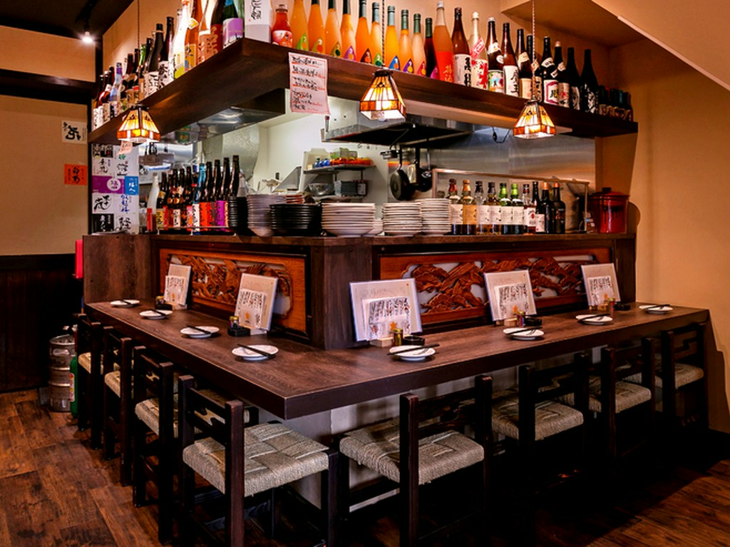 1人でもサクッと気軽に立ち寄れる、カウンター席が魅力