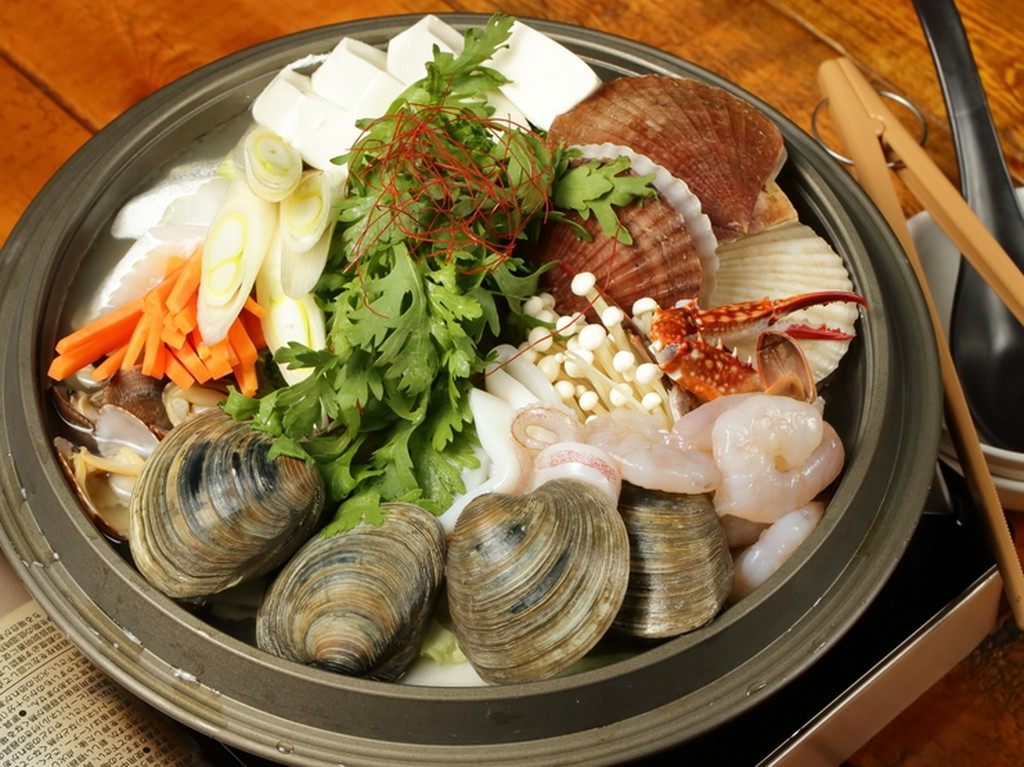 気の置けない仲間と鍋を囲んで、今日はどの鍋にする？