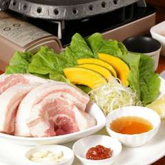 厚さ2cmの迫力！ボリューム満点の『サムギョプサル』