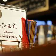 スタッフはほぼ日本人。本場の味を意識しつつも日本人でも親しめるメニューやサービスでおもてなし。