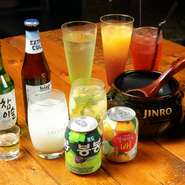 カクテル、ノンアルコールカクテル、サワー、ソフトドリンクまで幅広く用意。誰でもくつろげるお店です。