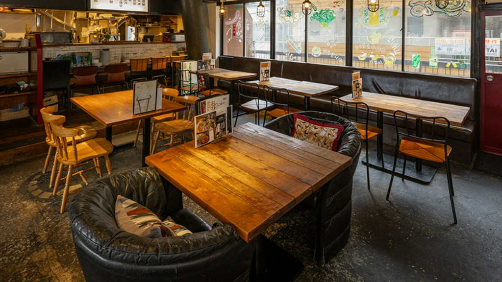 プロジェクターやDVD、宴会に必要な設備を完備