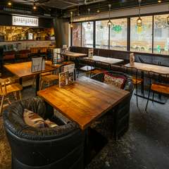 プロジェクターやDVD、宴会に必要な設備を完備