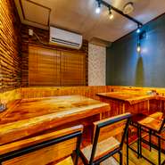 忘新年会や歓送迎会など各種宴会では最大20名まで貸切も可能。美味しい炭火焼料理と旨い日本酒で乾杯！清潔感あるラグジュアリーな空間での宴会はいかがでしょう。価格もリーズナブルなので幹事さん必見です。