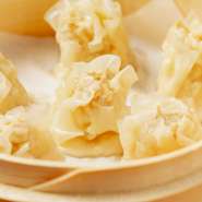 店主の奥さまである美佐子氏考案、店オリジナルの創作料理です。焼鳥屋には珍しい中華風料理。あっさりしているので女性やお子さまに大人気のメニューとなっています。