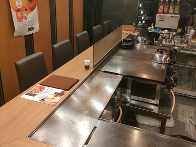 鉄板焼ならではの迫力を感じつつ、二人の会話を弾ませて