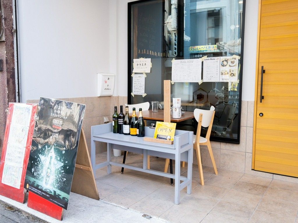 ロケーションは西部新宿線「新所沢」駅東口からすぐ