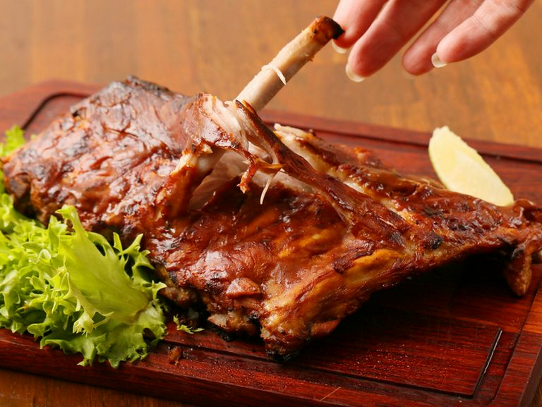 インパクトのある南米料理を囲んで、盛り上がりも最高潮