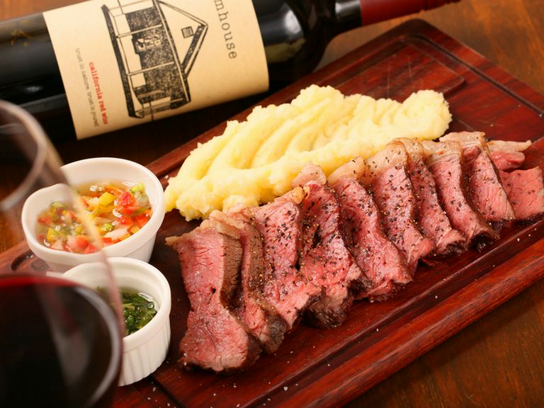 肉本来のおいしさを堪能できる『ピッカーニャ(牛イチボステーキ)』