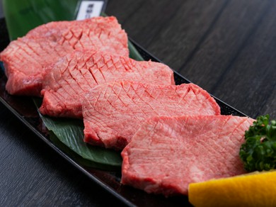 柔らかく上品な味わい。肉本来のおいしさを実感できる『厚切りタンテキ』