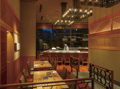 上質な和空間で食事を楽しむ。接待や会食にもぴったりの店内