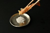 活車海老、キス、めごち、イカ、穴子、季節の魚、かき揚げ、獅子唐、小茄子、小玉葱、三つ葉、大葉、生椎茸、薩摩芋、季節の野菜、他