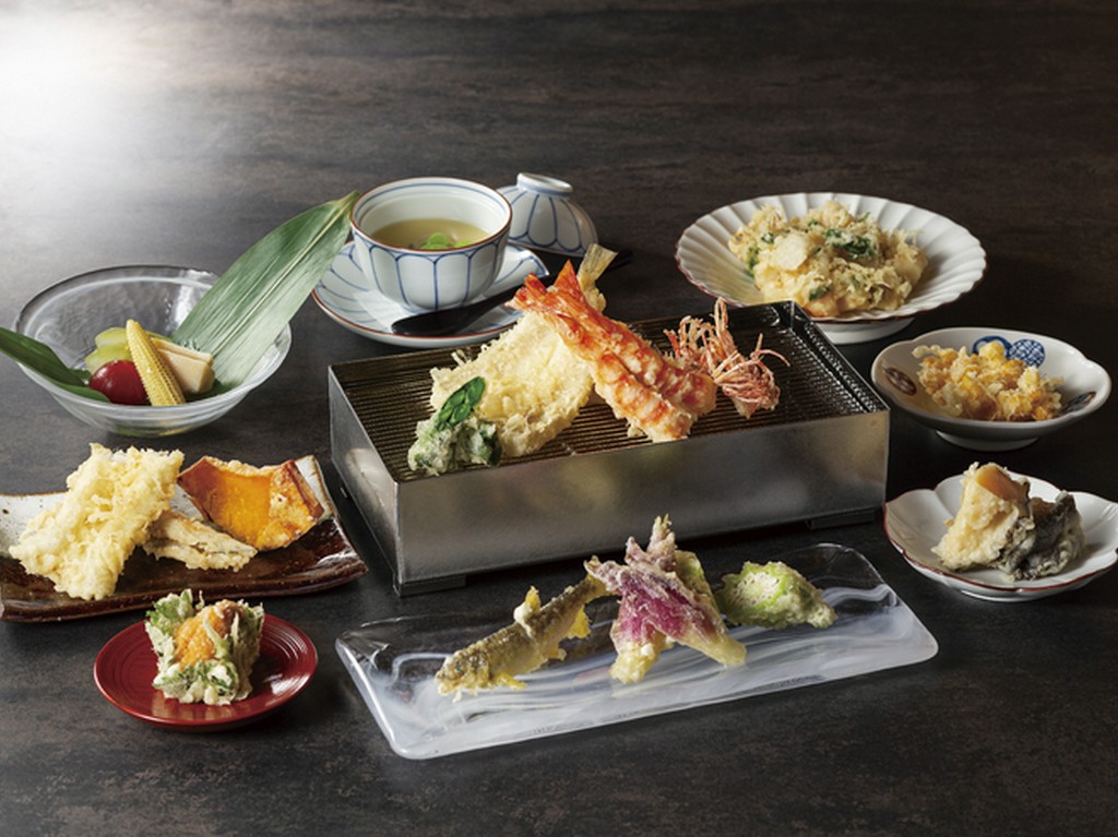 てんぷらでしか味わえない食材の滋味を感じて頂きます。大切な方とのひとときにぜひご用命くださいませ。