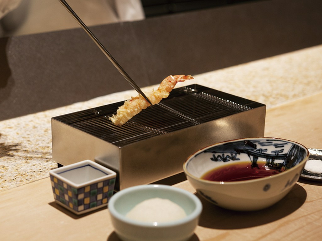 江戸前のてんぷらを知って頂ける定番のコースです。最後の食事には穴子を天丼にして楽しんで頂けます。