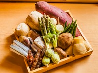 最もバランス良く季節を感じて頂けるコースです。『今召し上がって頂きたい』旬の食材で構成しています。