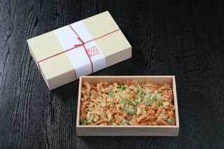 色箱