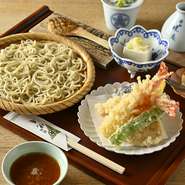 ざる蕎麦
天ぷら盛り合わせ
足柄　名水豆腐
蕎麦の実とくるみの焼き味噌
蕎麦の実パウンドケーキ