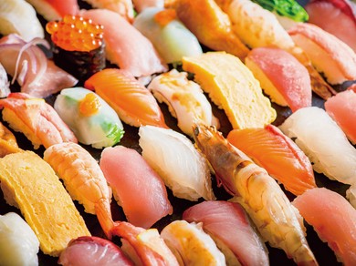 その日仕入れたばかりの旬のネタ。寿司専門店に負けない新鮮な魚介類『寿司』