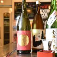 日本三大酒処として知られる東広島・西条の酒をはじめ、広島にある旨い地酒が集結。すっきり飲みやすい『龍勢』や甘みがあってフルーティーな『富久長』など、冷でも熱燗でも飲める銘酒が揃います。