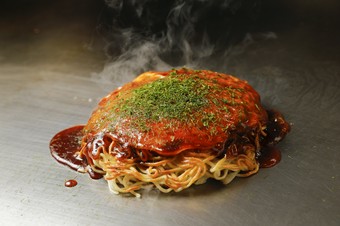 これぞ元祖広島流。創業から続く伝統の味『そば肉玉子（お好み焼）』