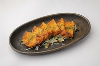 魚のすり身に一味を混ぜて衣をつけて揚げた広島の名物です。