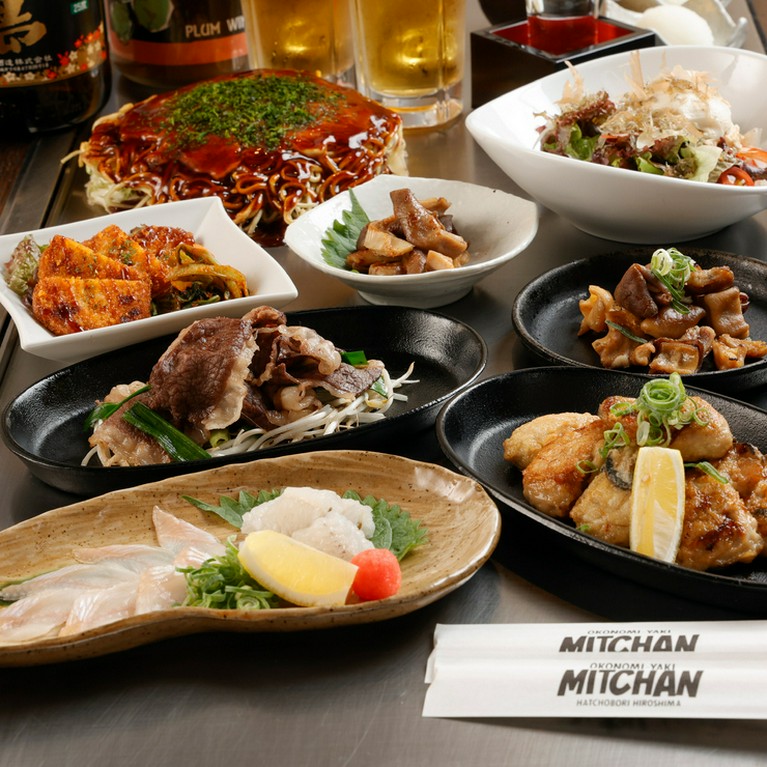 牡蠣や地穴子はもちろん、せんじがらやがんす焼きなど話題の名物も一度に堪能できる広島づくしコース！
