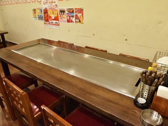 友人や同僚との飲み会に。鉄板を囲んで楽しいひとときを