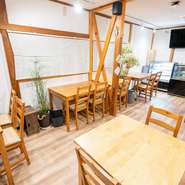 利用する人数や目的に合わせて、テーブル席や座敷席の選択、席の配置など要望に応えてくれます。また金額や好みに合わせて、宴会コースも対応可能。気軽に問い合わせて相談してみましょう。