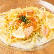 ジェノベーゼ ￥1,000
カルボナーラ ￥1,000
ボンゴレトマトソース ￥1,000
紅鮭とイクラのサーモンクリーム ￥1,300
オマール海老のトマトクリームパスタ ￥1,600