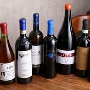 こだわりを持つ自然派ワインはフランスやイタリア、スロベニアに飛び、少量生産しているものを直接仕入れている業者から取り寄せています。その味は個性的でありながら体にも優しく楽しさがあります。