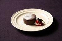 フォークを一刺しケーキの中からとろ～りチョコレートが溶け出すフォンダンショコラ。