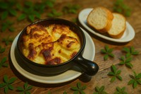 A classic French potato gratin from the Dauphin? region, simple and comforting.
フランスの郷土料理、ドフィネ地方のシンプルなポテトグラタン。
