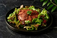 Garlic Rice Wrapped in Premium Roast Beef.
ローストビーフで包む贅沢ガーリックライス。