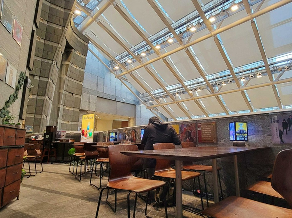 開放的なテラス空間で雨の日でもお食事いただけます。