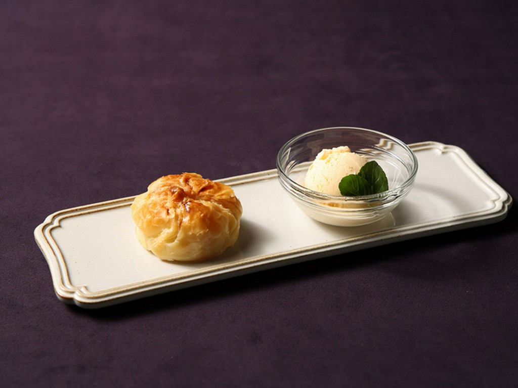 アップルパイバニラアイス添え Apple Pie with VanillaIce Cream