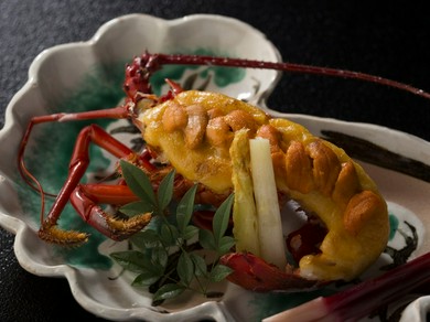 大小の個室も完備、特選素材を使った京料理は接待に最適