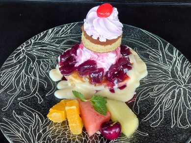 御祝いプレートのデザートをご用意致します（鉄板焼カウンター）