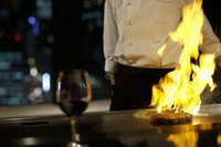 グラスシャンパン
前菜
本日の逸品
おすすめサラダ
本日の鮮魚
A5等級黒毛和牛ステーキ
サーロイン100g 又はフィレ80ｇ
野菜焼き
ガーリックライス 又は 梅じゃこ御飯
香物　味噌椀
記念日デザート
コーヒー又は紅茶