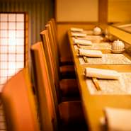 京料理と江戸前寿司を同時に味わうことができるのが【熊魚菴たん熊北店】の魅力。お祝い事などの特別な機会には、京料理を組み合わせた寿司コースがおすすめです。