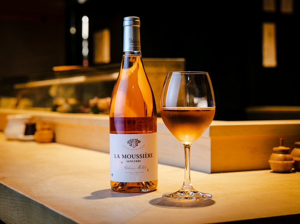 新たな味わいに期待が膨らむ、焼鳥とワインのハーモニー