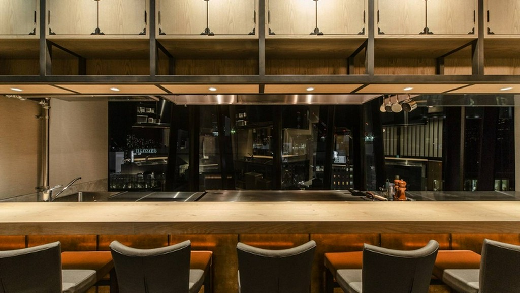 眼下に広がる銀座の夜景が、贅沢なひと時を演出