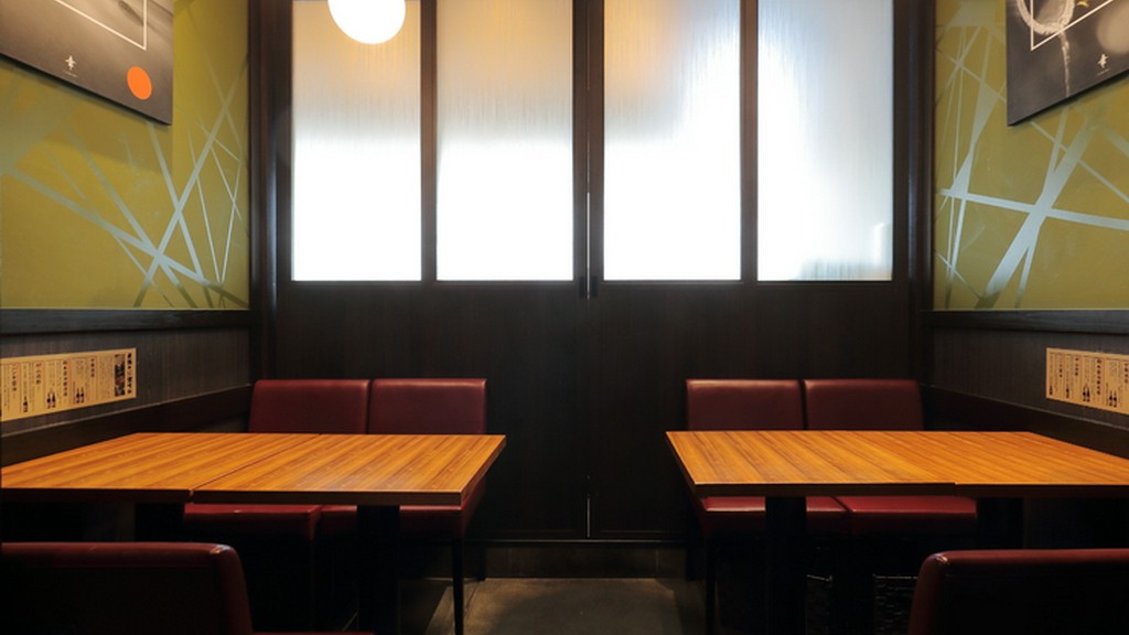 さまざまなシーンで重宝する、使い勝手のよいテーブル席の半個室