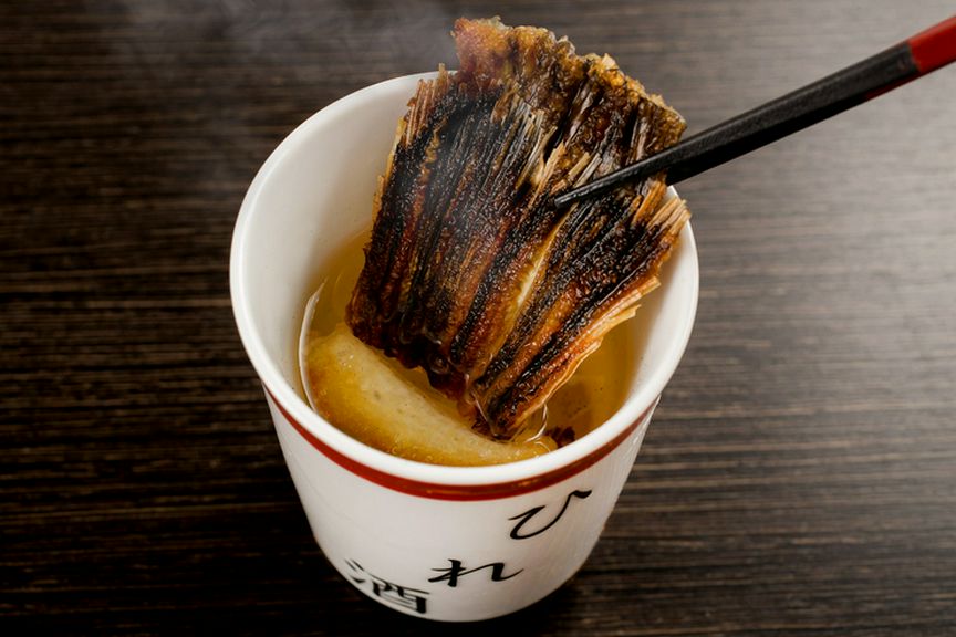 ふぐ・すっぽんに合う銘酒が充実。香り高い『ひれ酒』はいかが