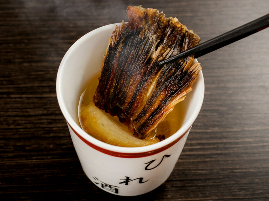 ふぐ・すっぽんに合う銘酒が充実。香り高い『ひれ酒』はいかが