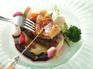 食通の方をもてなす少人数の接待に向く、大人のための美味空間