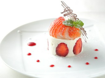 スペシャリテで祝福のひとときを。デザート『季節のショートケーキ』