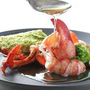 アミューズ　お野菜料理　前菜　温前菜　スープ
お魚料理　お口直し　お肉料理(3種類から一品お選び頂きます) デザート　小菓子