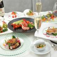 アミューズ、お野菜料理、前菜、温前菜(フォアグラ料理)  、野菜のポタージュスープ、お魚料理(オマール海老料理) 、お口直し、お肉料理(シェフ厳選お肉料理より一品お選び頂きます)、デザート)、小菓子