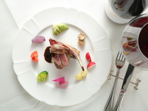 フランス産を中心とした厳選ワインをラインナップ