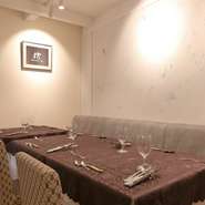 町家を改装した和モダンで落ち着いた空間は、女性同士のランチやディナーに最適。貸切での利用も相談に応じてもらえます。心の込もったおもてなしとと美食で、忘れられない一日になることでしょう。